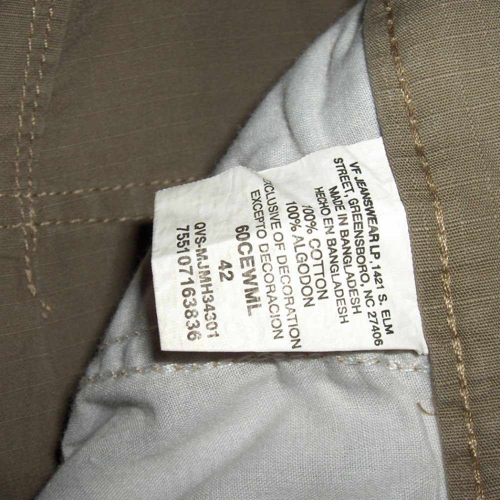 Wrangler Rip Stop Cargo Shorts, 42, Measure 43" W - Picture 3 of 6
